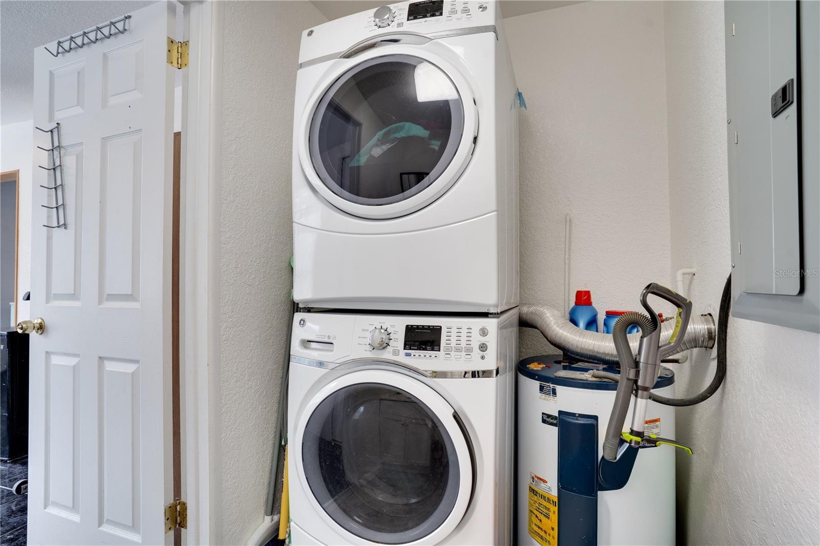 Image 17 of 28 For 718 Northmoor Avenue N