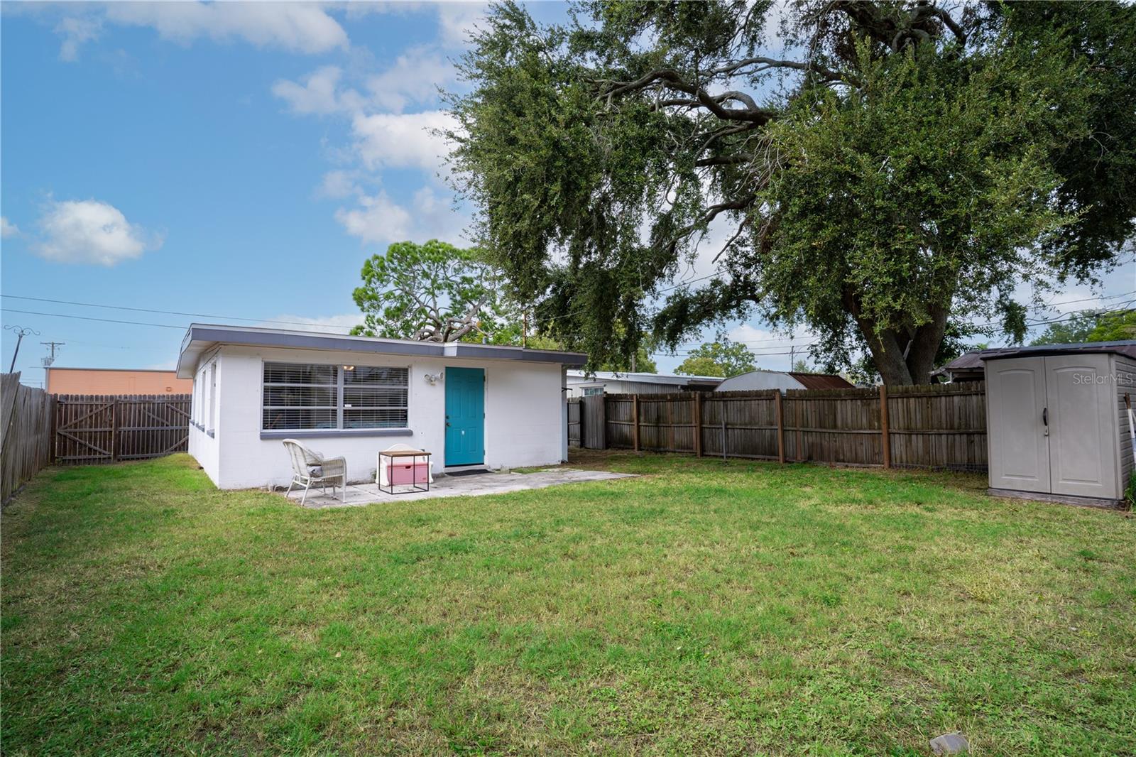 Image 18 of 28 For 718 Northmoor Avenue N