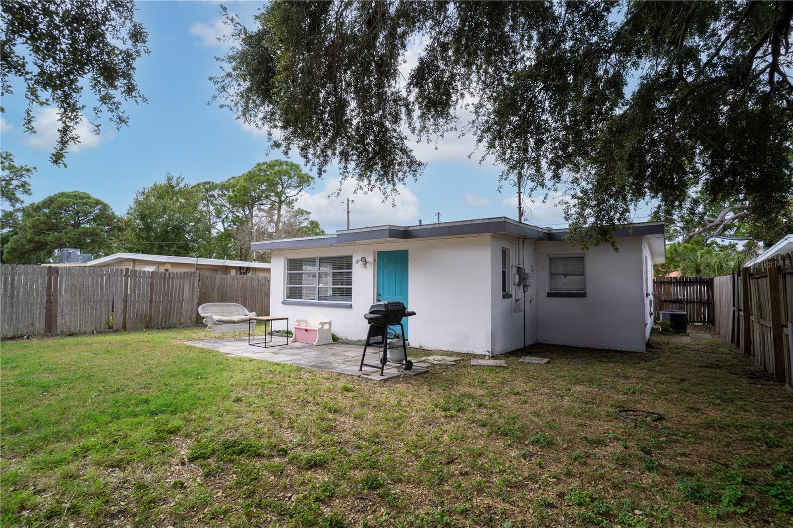 Image 20 of 28 For 718 Northmoor Avenue N