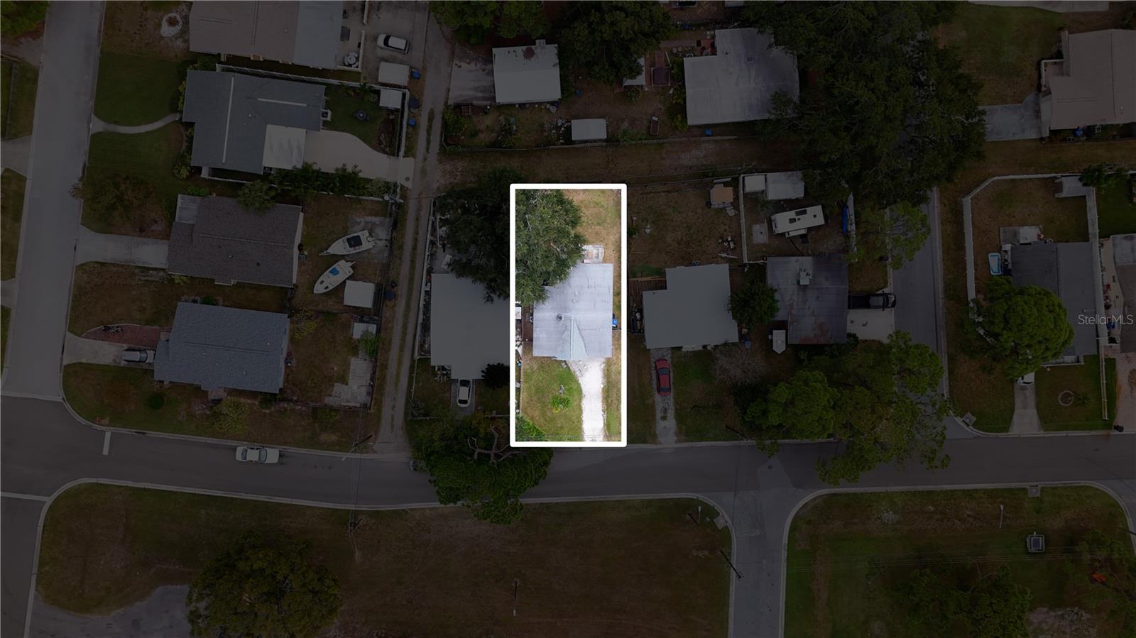 Image 21 of 28 For 718 Northmoor Avenue N