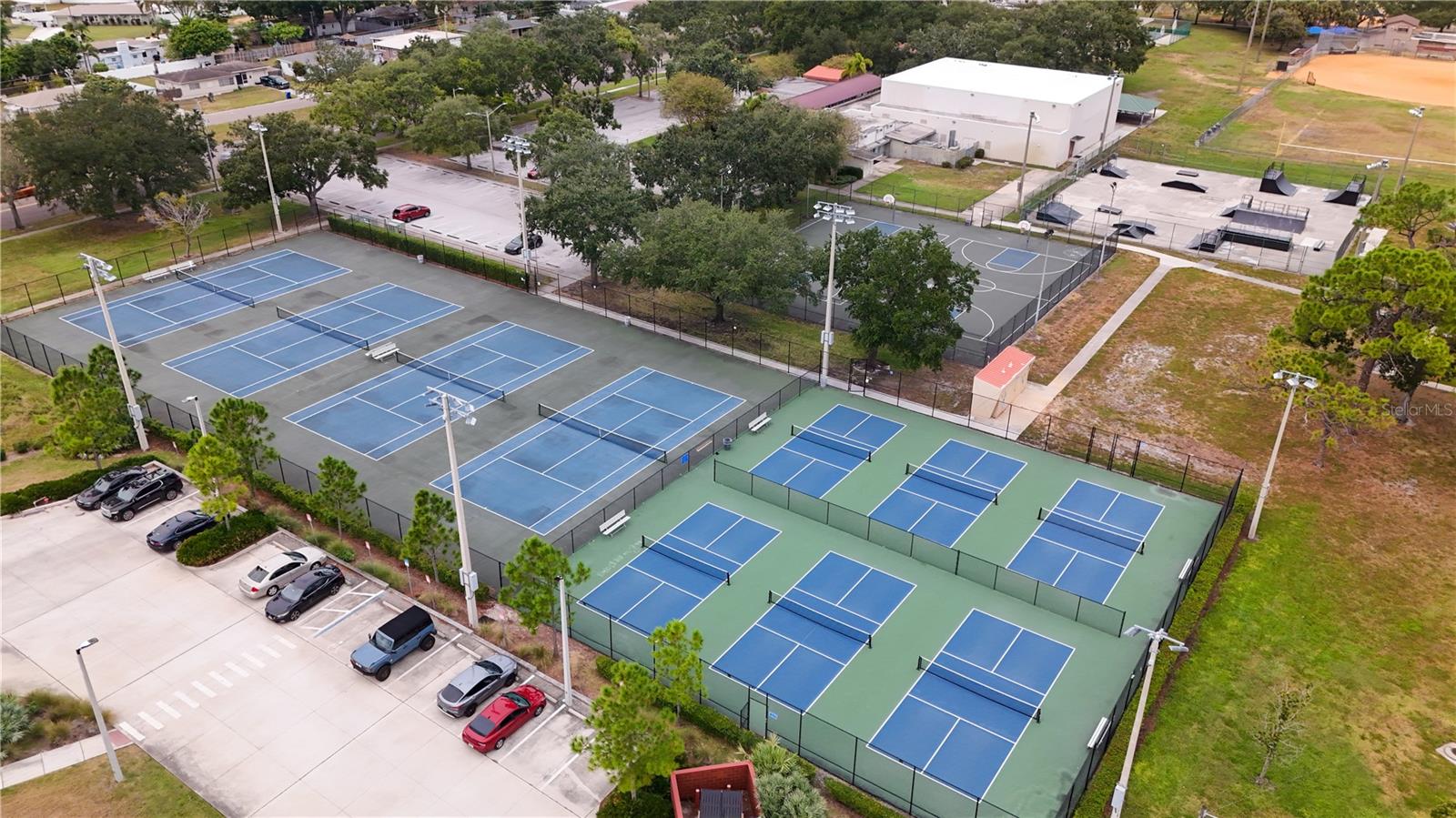 Image 27 of 28 For 718 Northmoor Avenue N