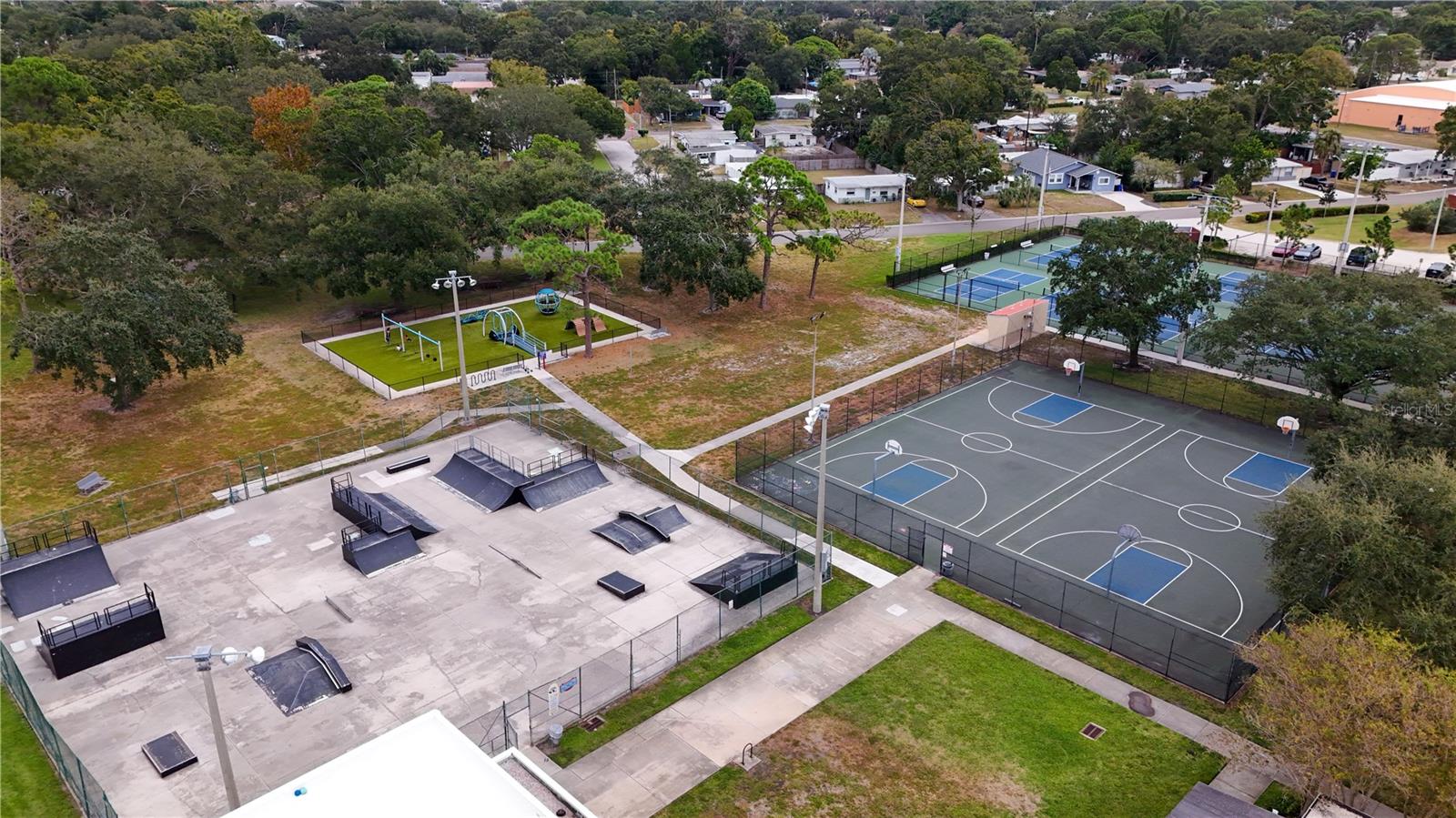 Image 28 of 28 For 718 Northmoor Avenue N