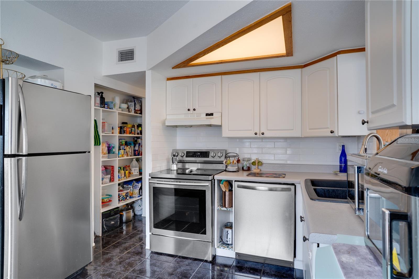 Image 8 of 28 For 718 Northmoor Avenue N