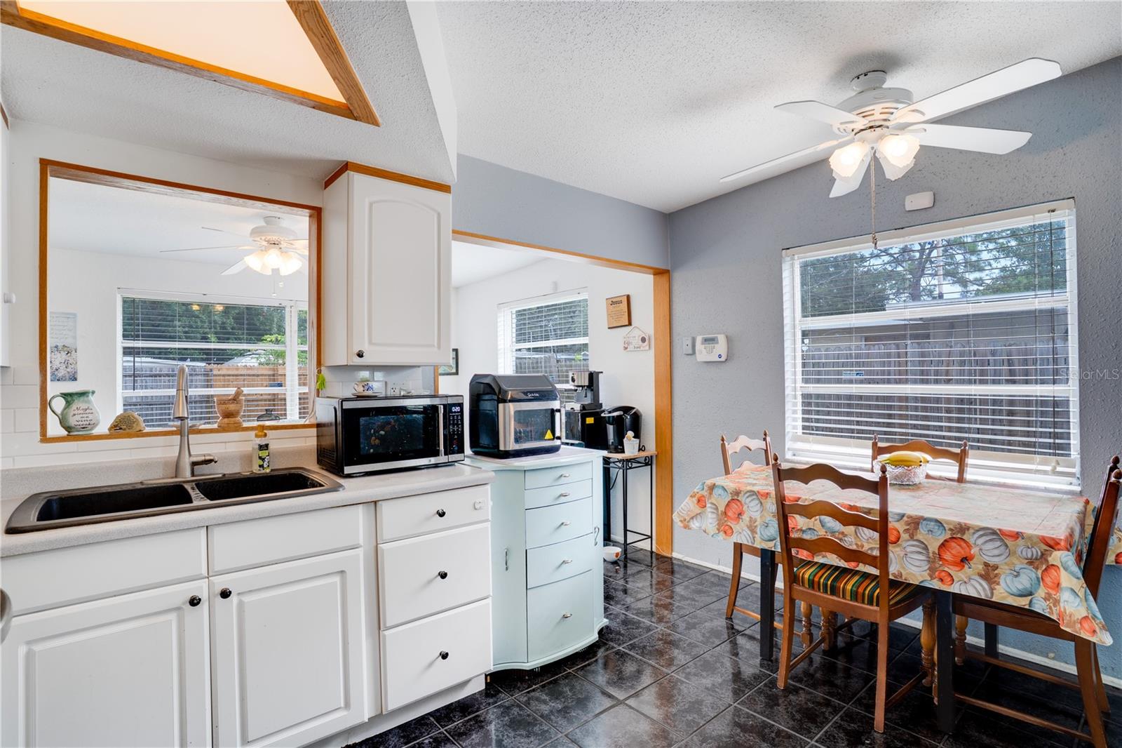 Image 9 of 28 For 718 Northmoor Avenue N