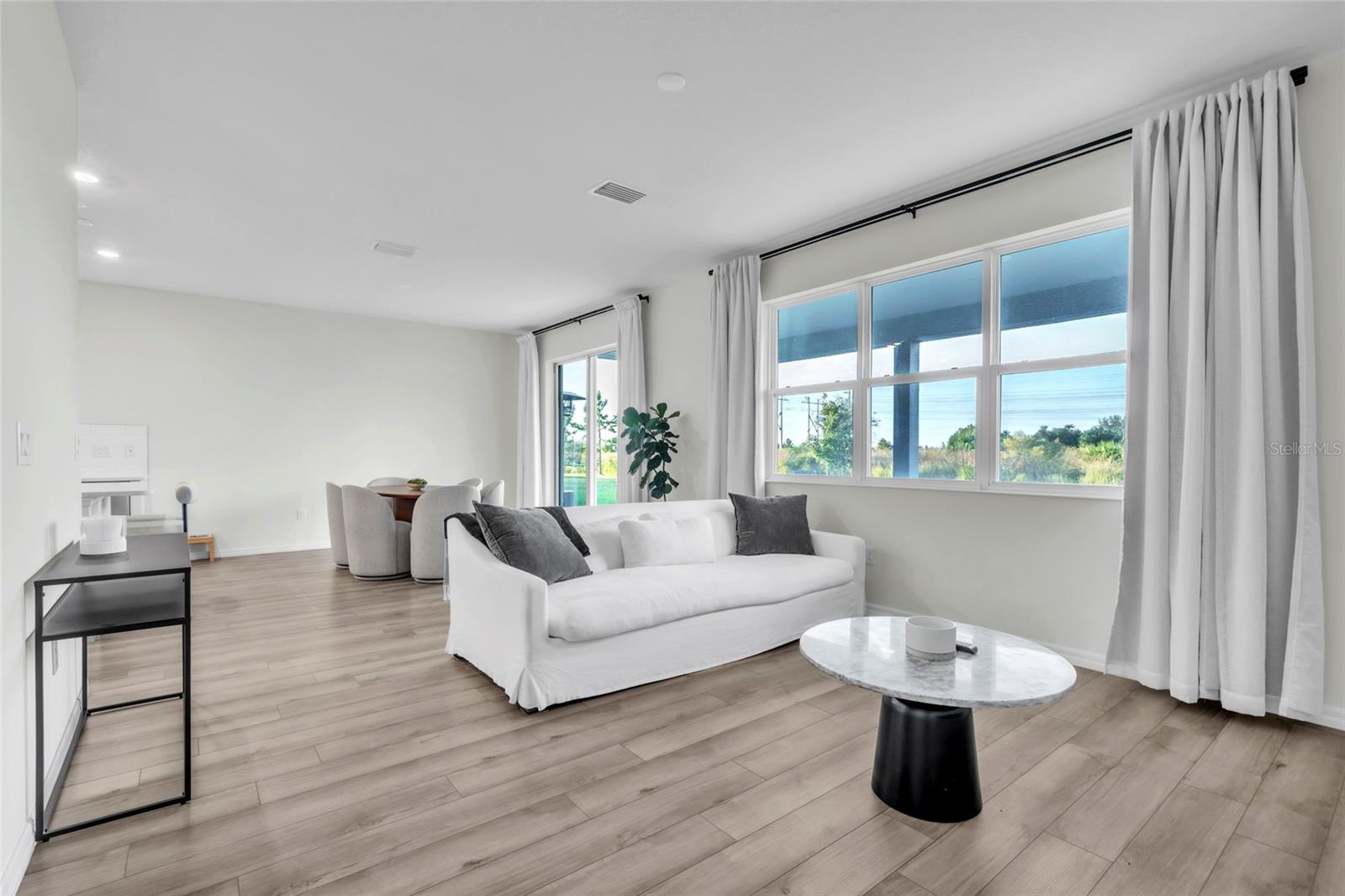 Image 8 of 39 For 11512 Gallatin Trail