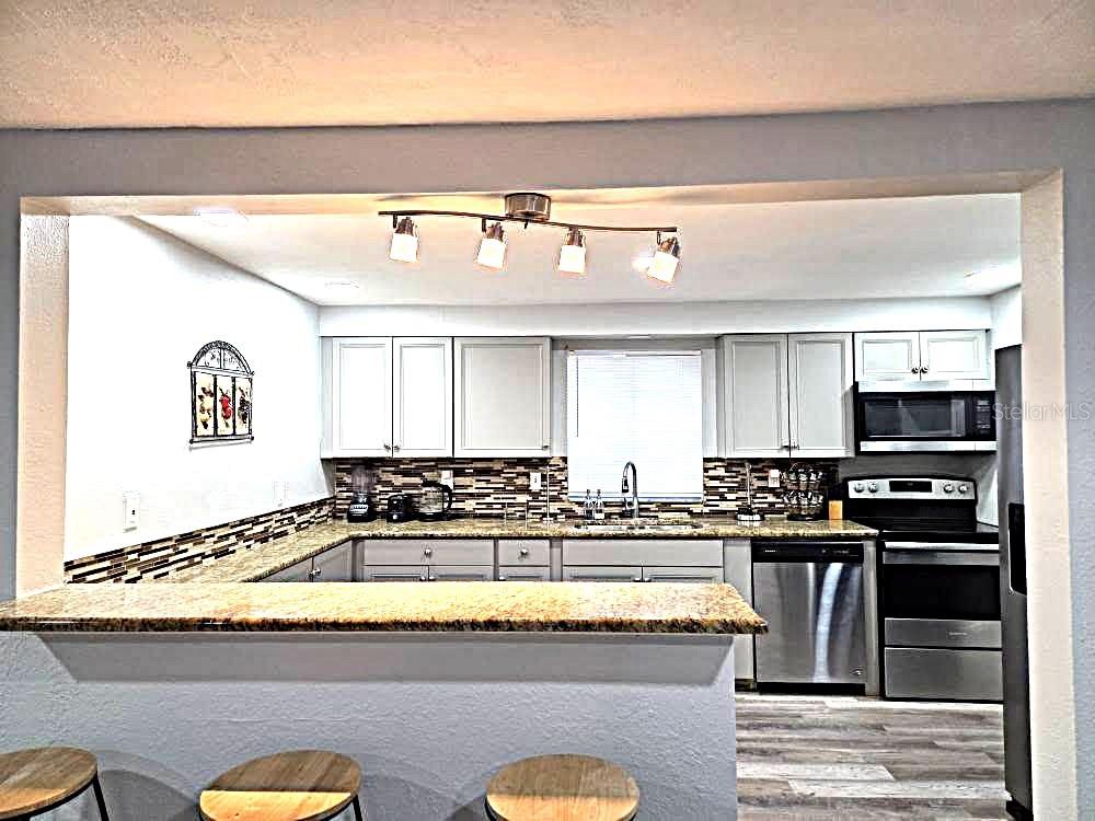 Image 4 of 21 For 6886 49th Avenue N