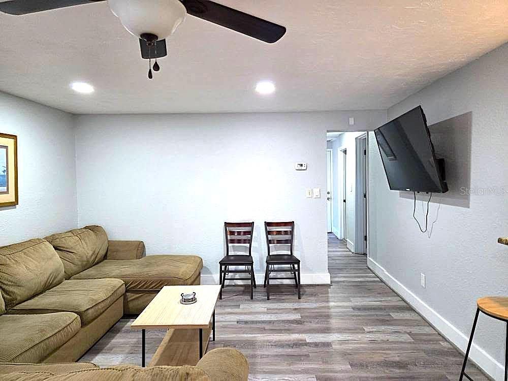 Image 5 of 21 For 6886 49th Avenue N