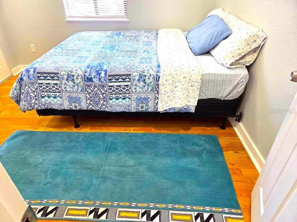 Image 9 of 21 For 6886 49th Avenue N