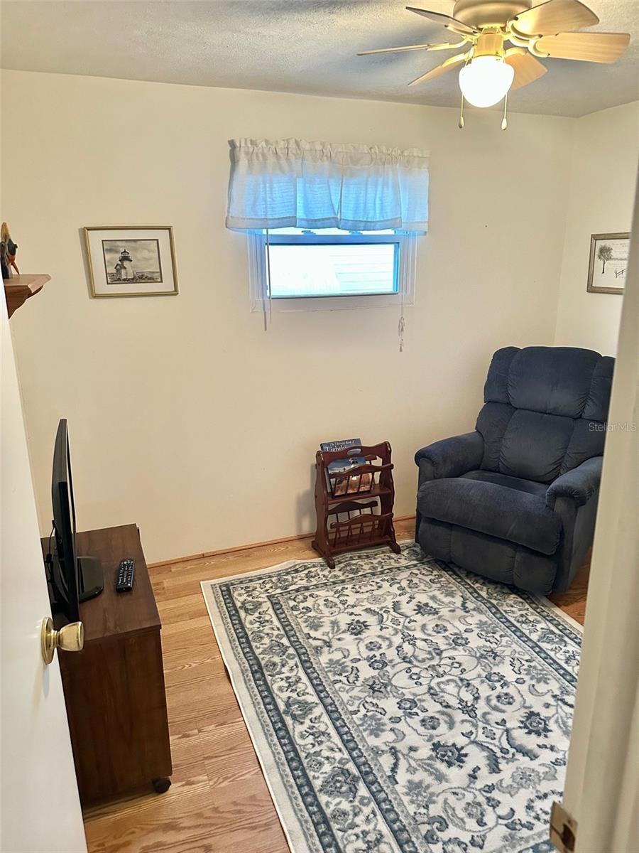 Listing photo id 8 for 11211 101st Street 93