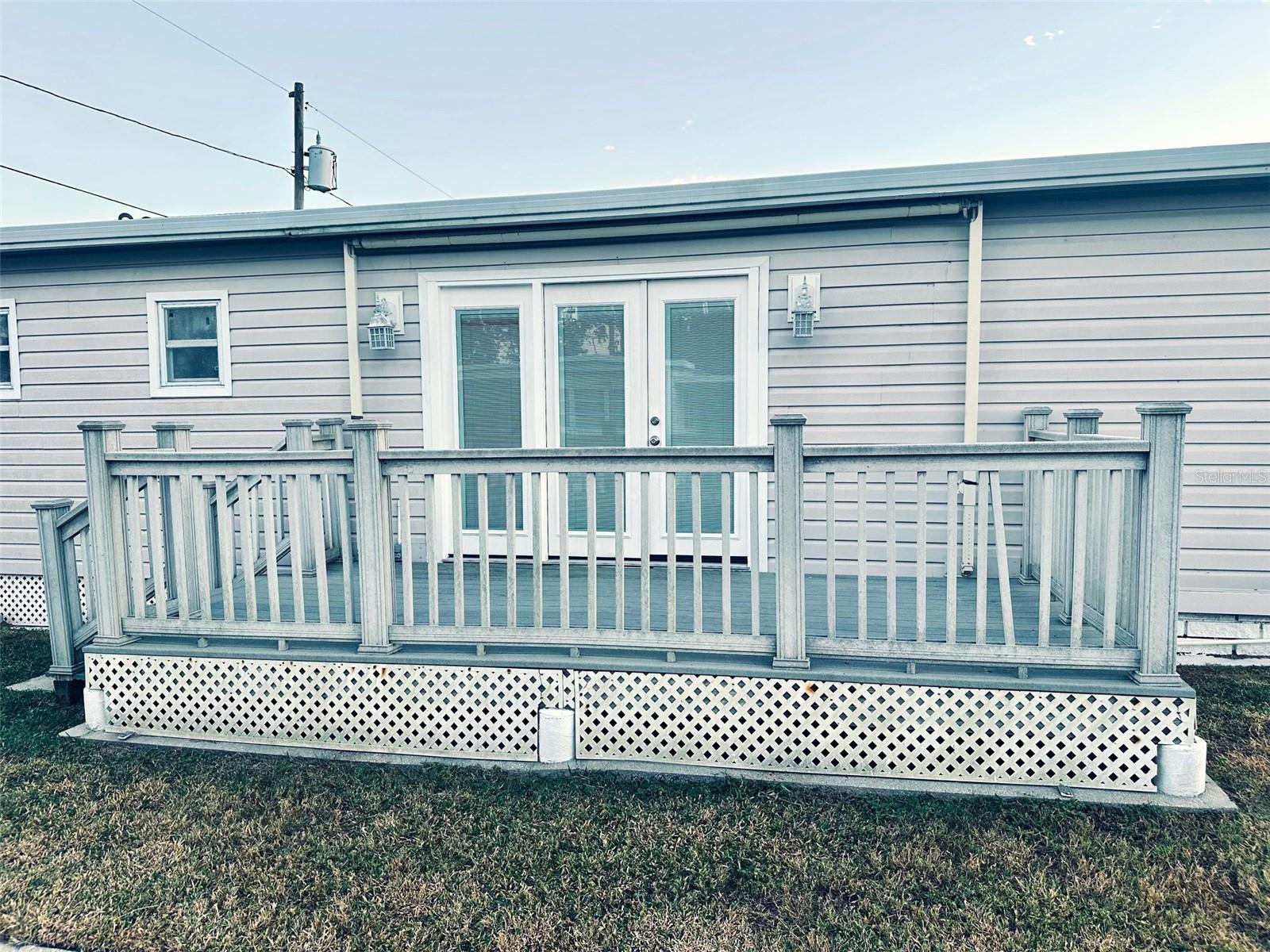 Listing photo id 11 for 11211 101st Street 93