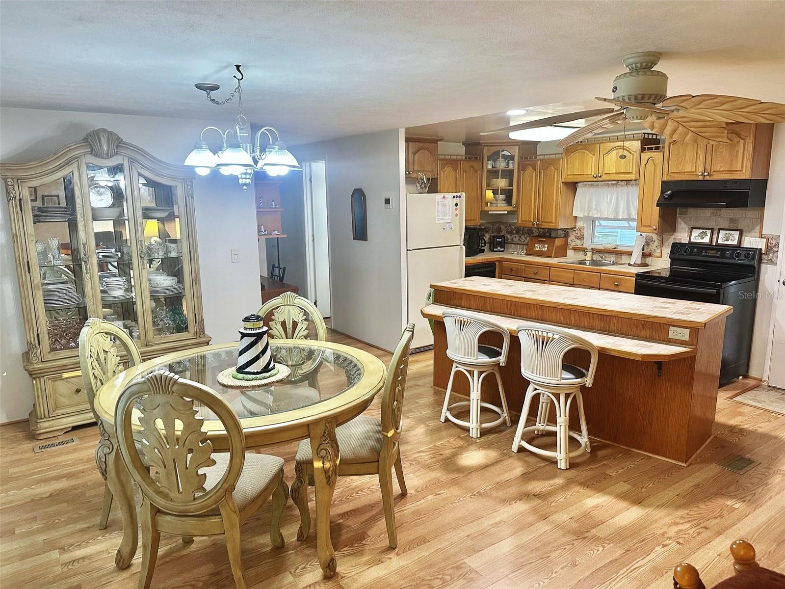 Listing photo id 0 for 11211 101st Street 93