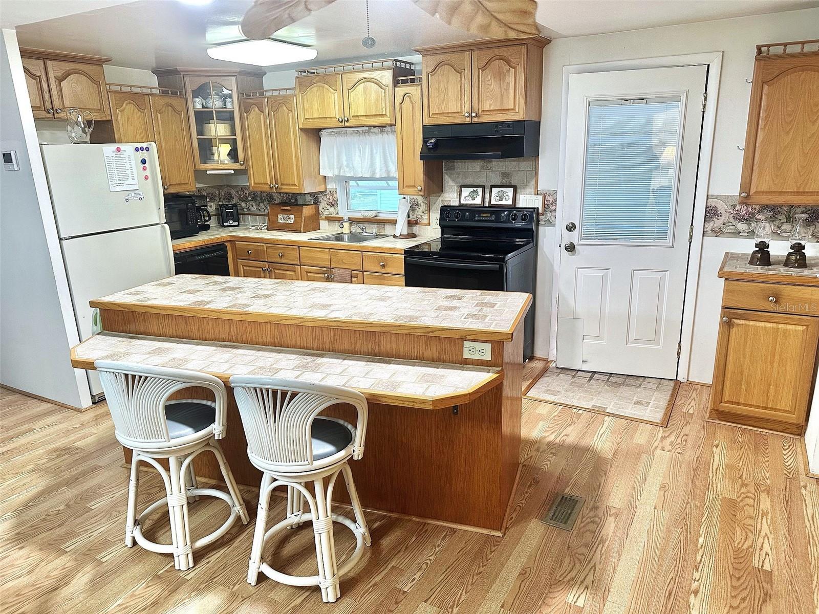 Listing photo id 1 for 11211 101st Street 93