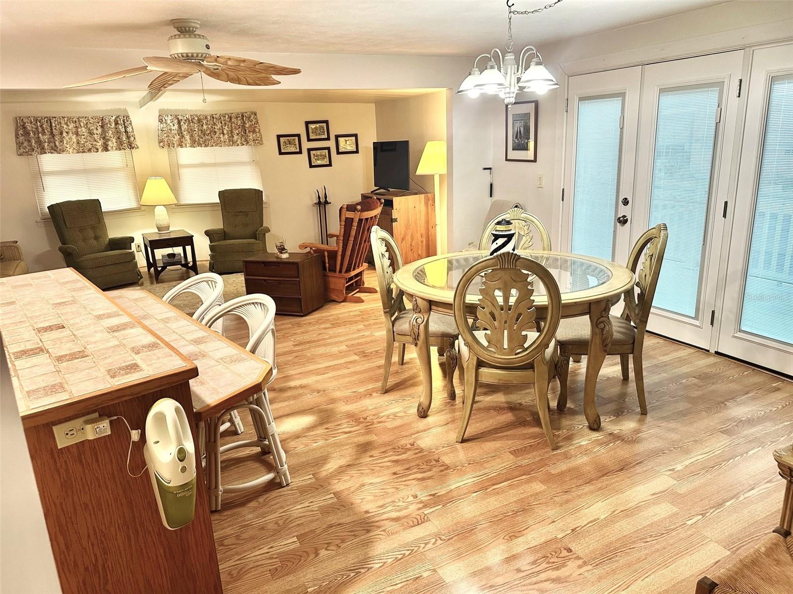 Listing photo id 3 for 11211 101st Street 93