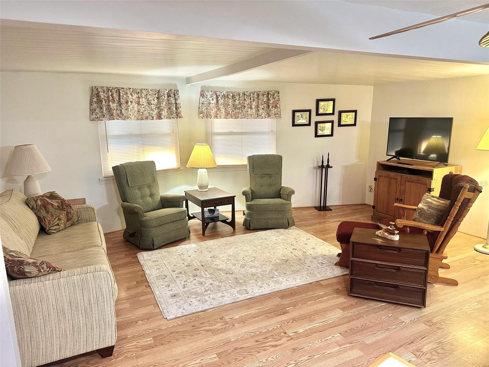 Listing photo id 4 for 11211 101st Street 93