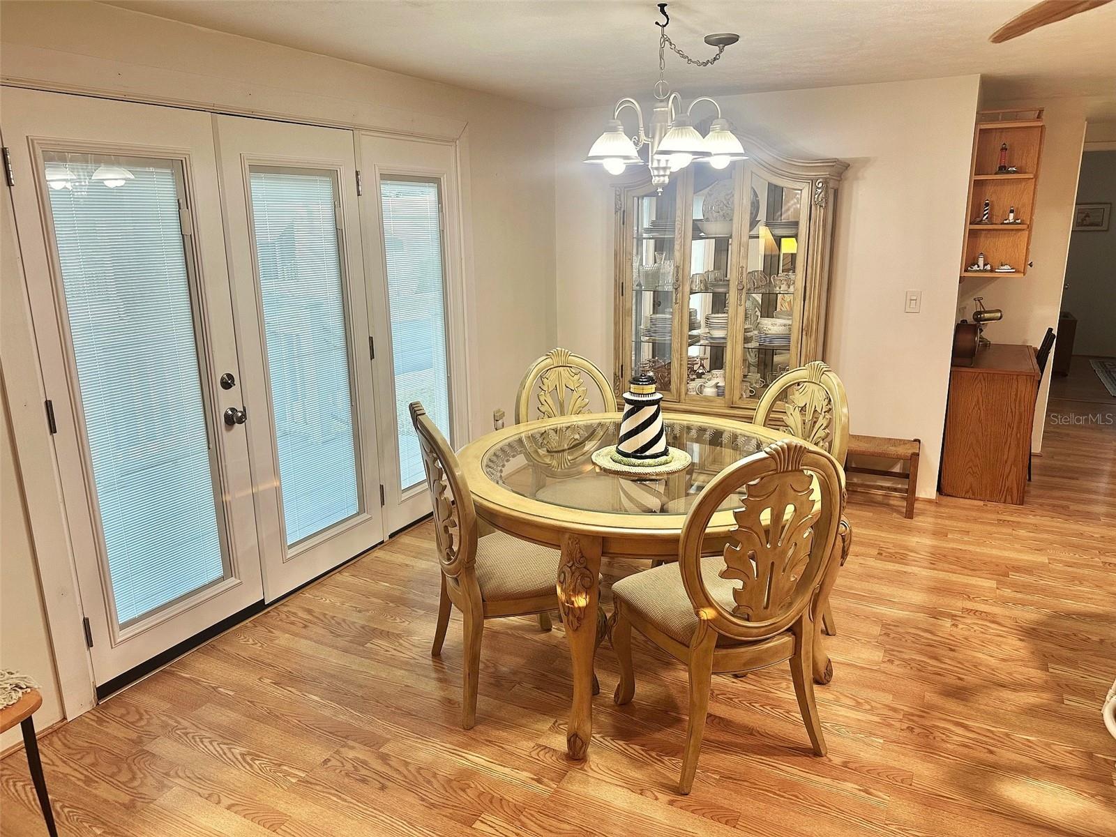 Listing photo id 5 for 11211 101st Street 93