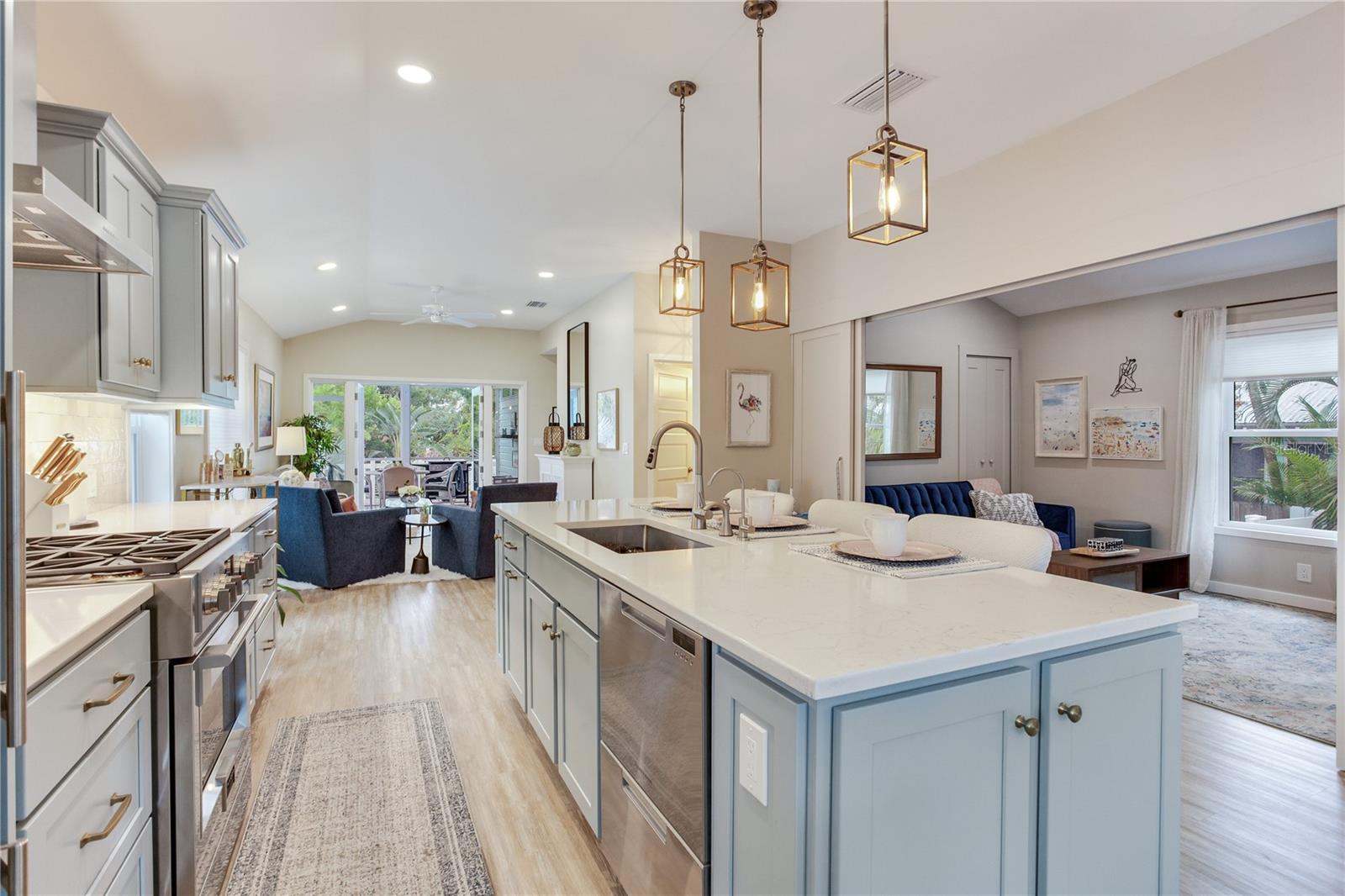 Image 12 of 61 For 652 Ohio Place