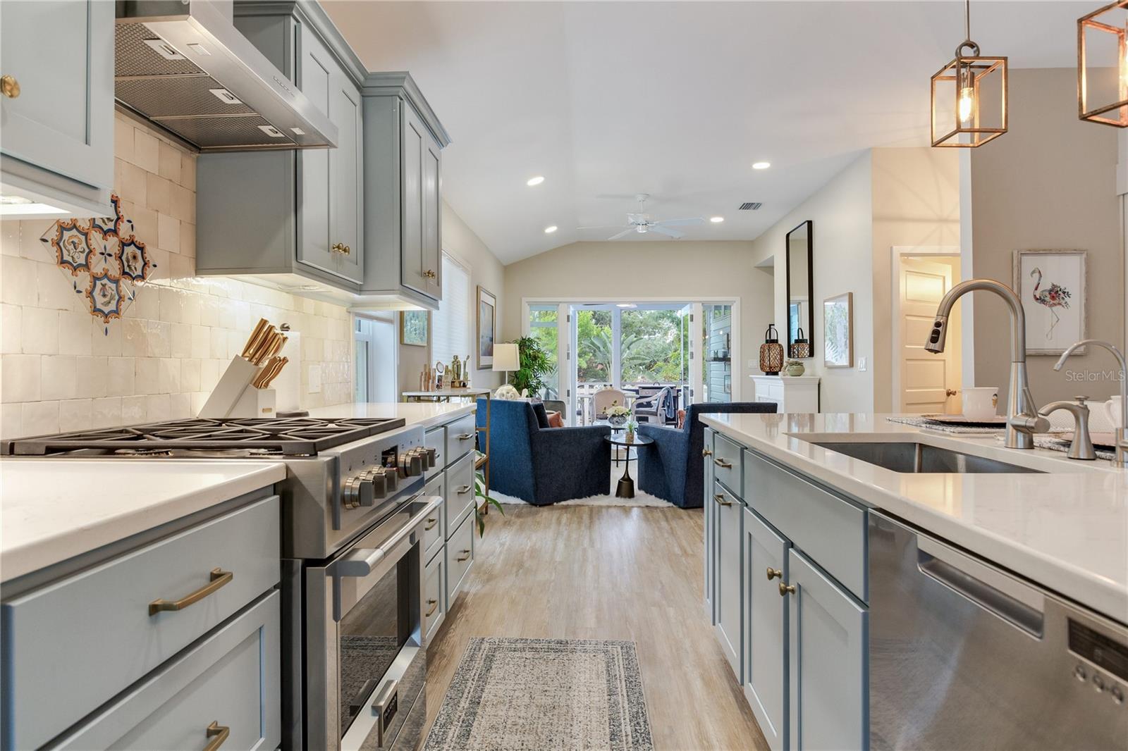 Image 13 of 61 For 652 Ohio Place