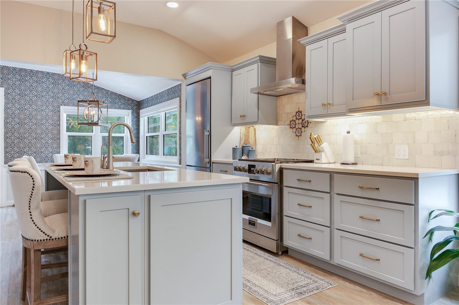 Image 14 of 61 For 652 Ohio Place