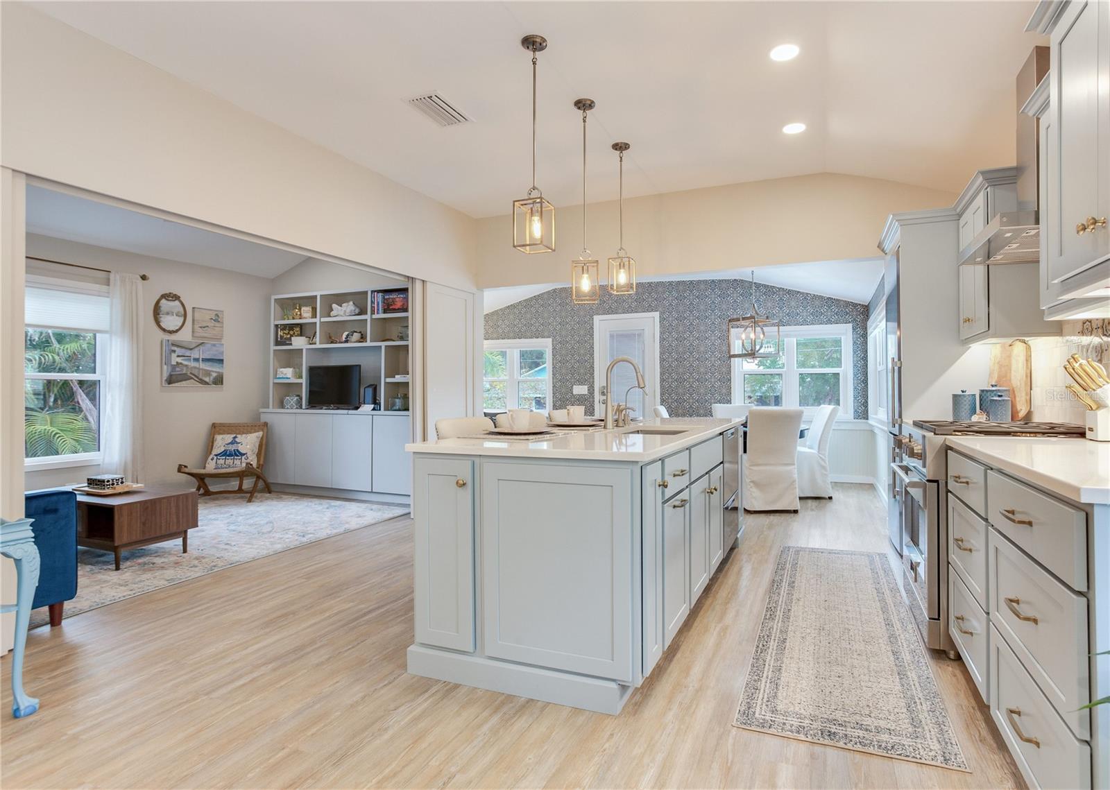 Image 15 of 61 For 652 Ohio Place