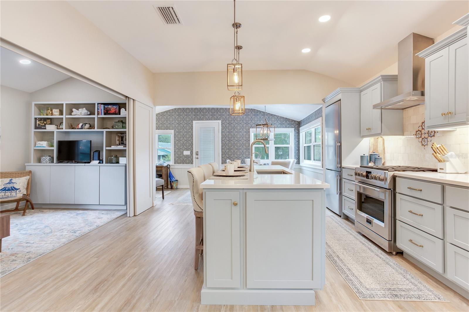 Image 16 of 61 For 652 Ohio Place