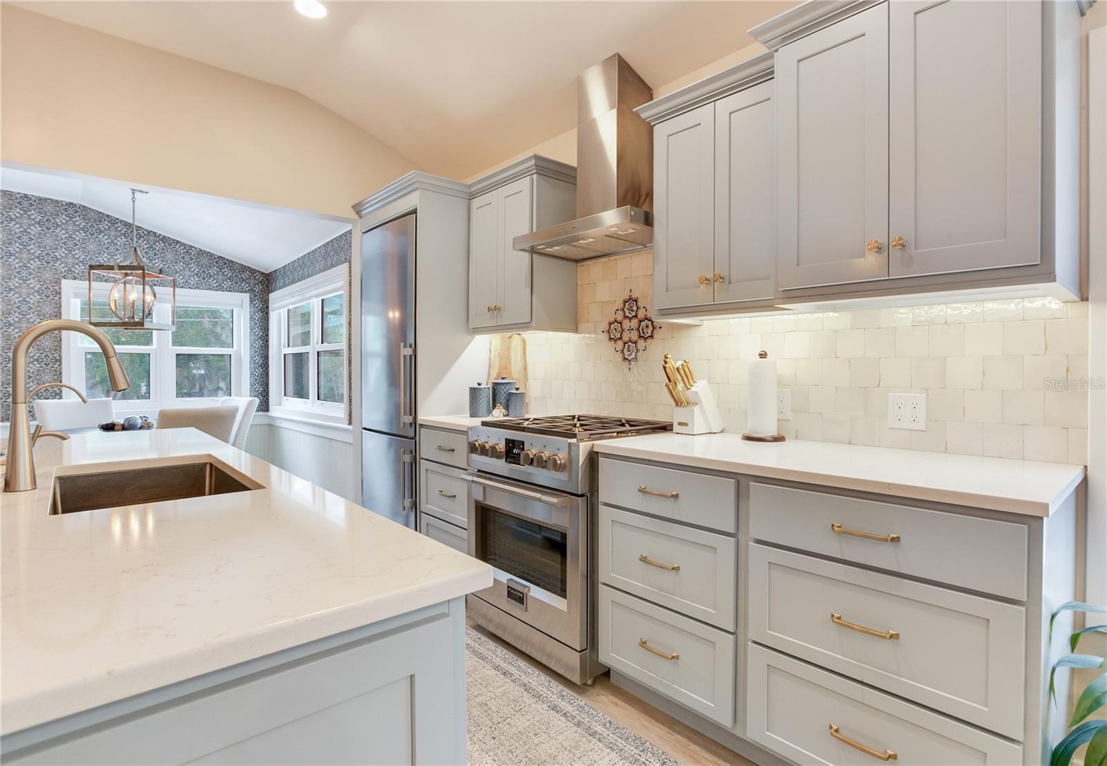 Image 17 of 61 For 652 Ohio Place