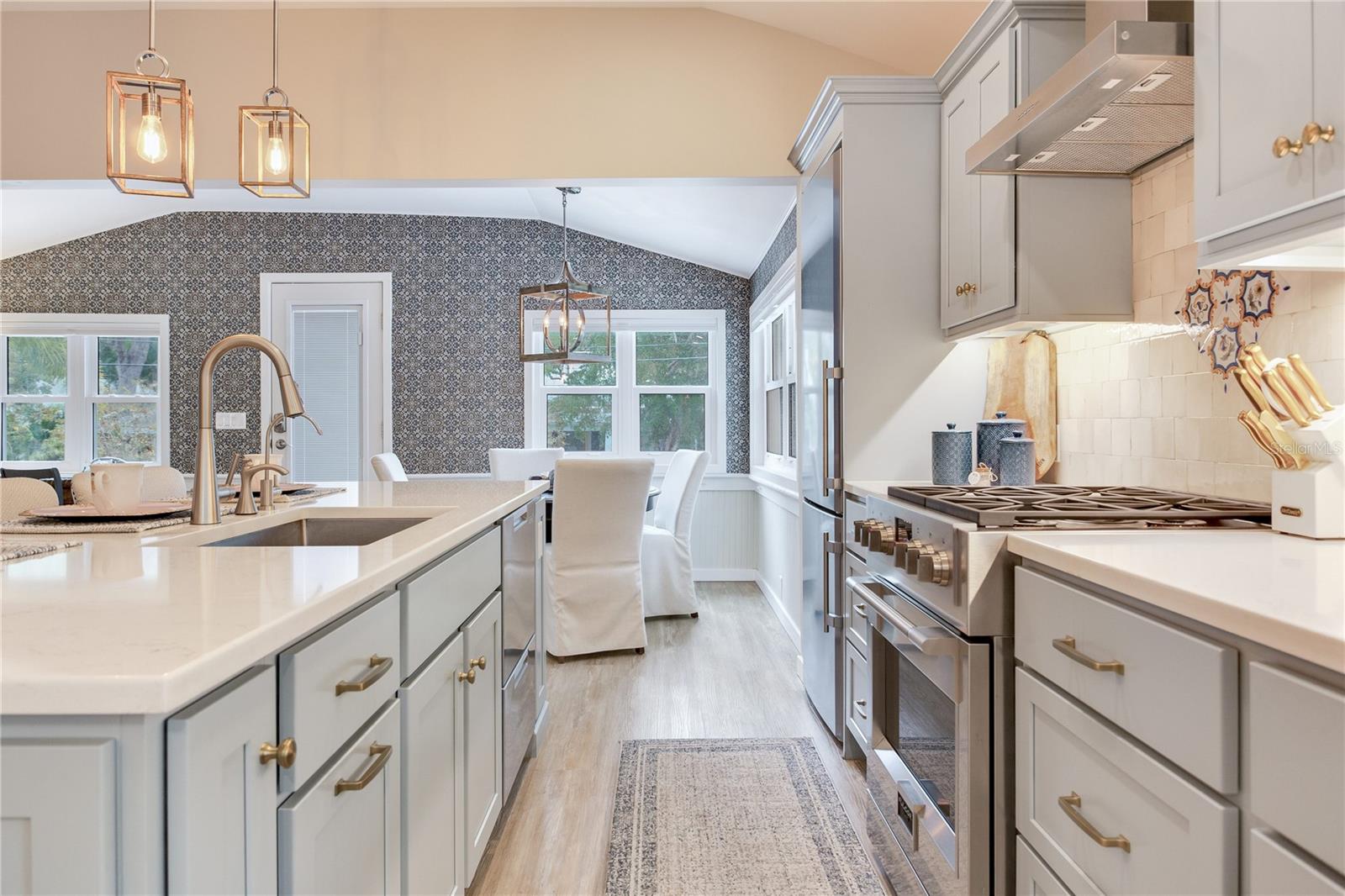 Image 18 of 61 For 652 Ohio Place