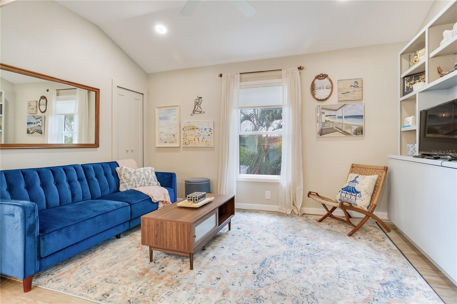 Image 20 of 61 For 652 Ohio Place