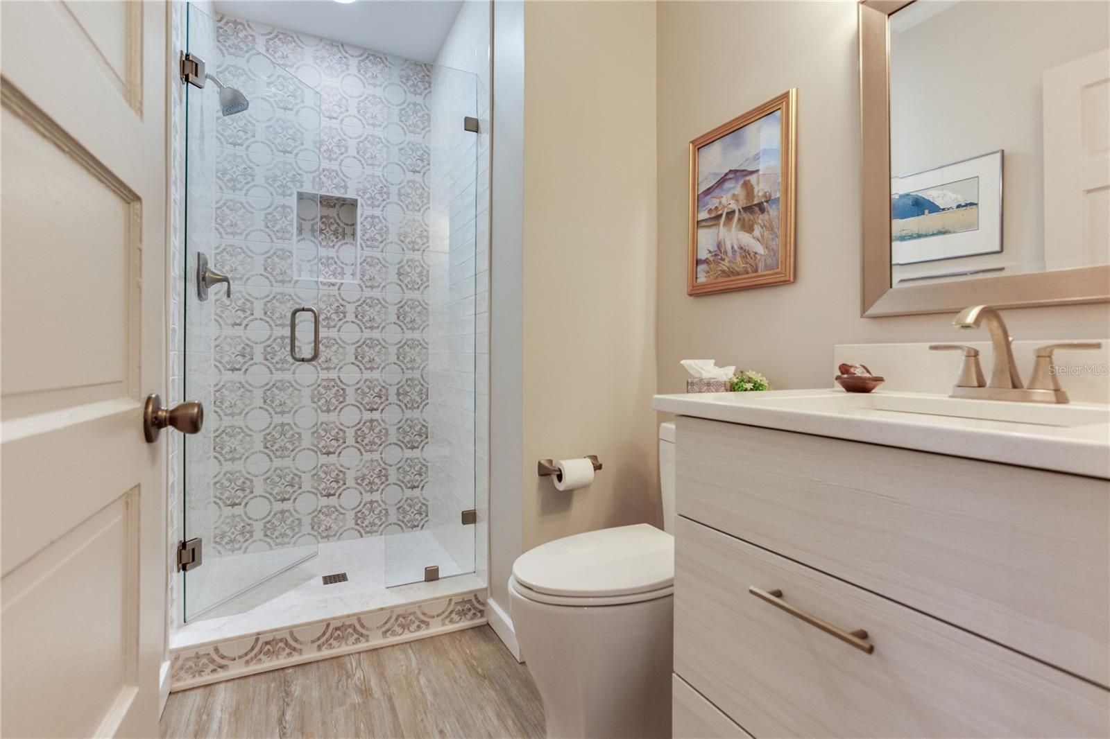 Image 24 of 61 For 652 Ohio Place