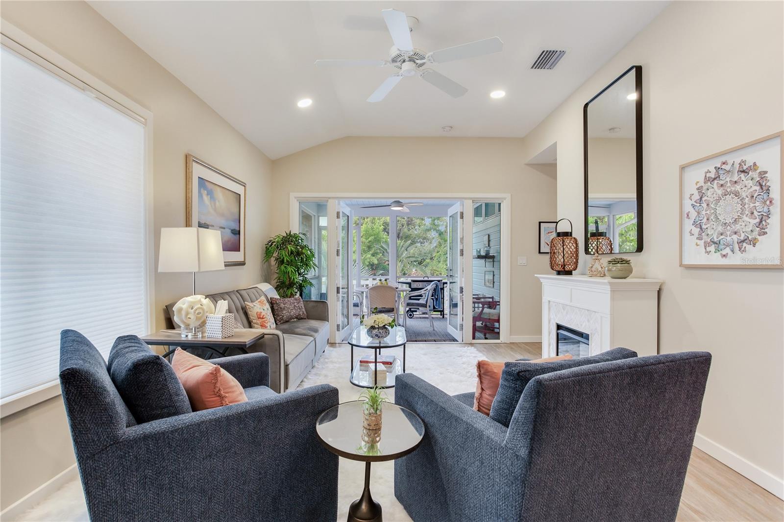 Image 25 of 61 For 652 Ohio Place