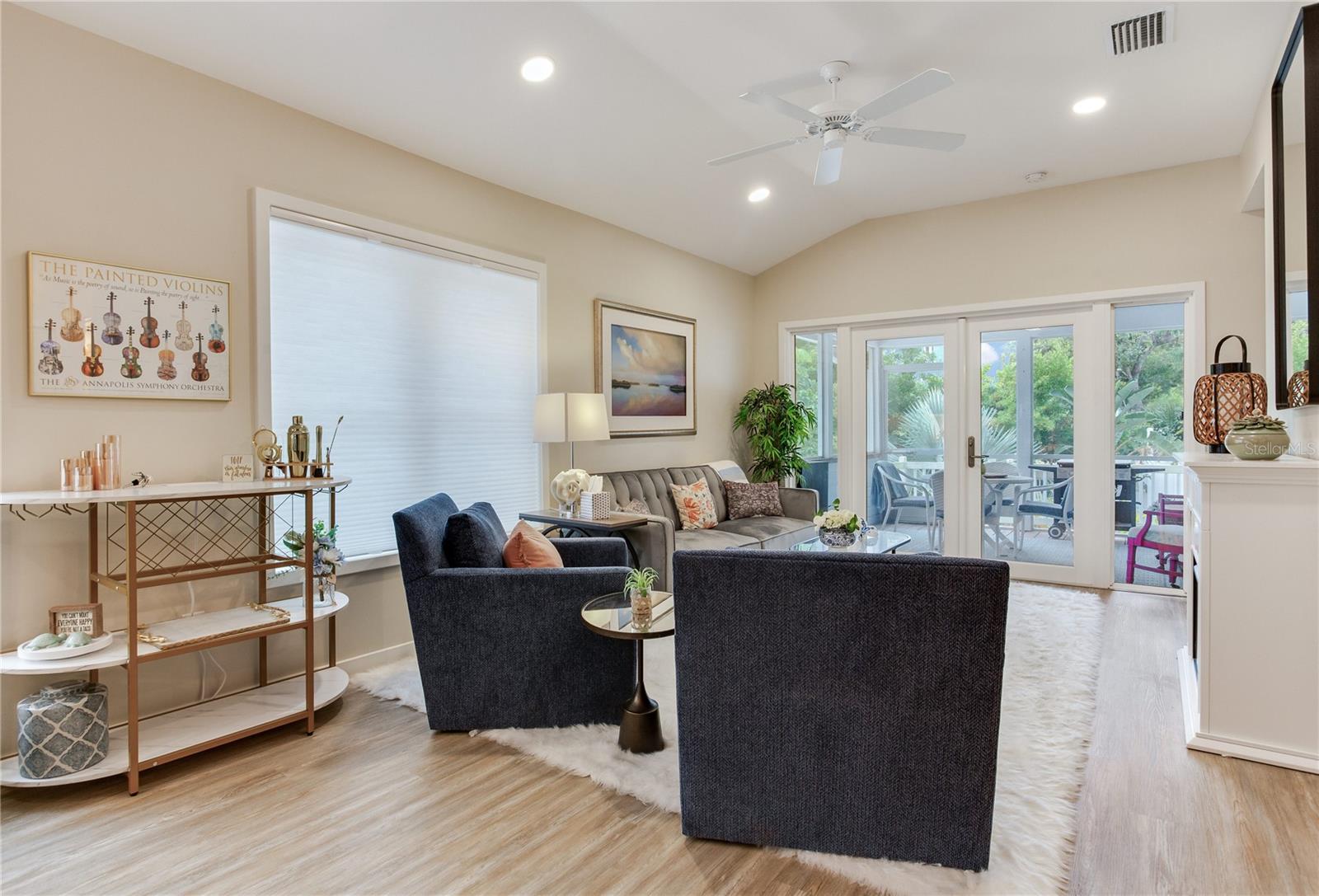 Image 26 of 61 For 652 Ohio Place