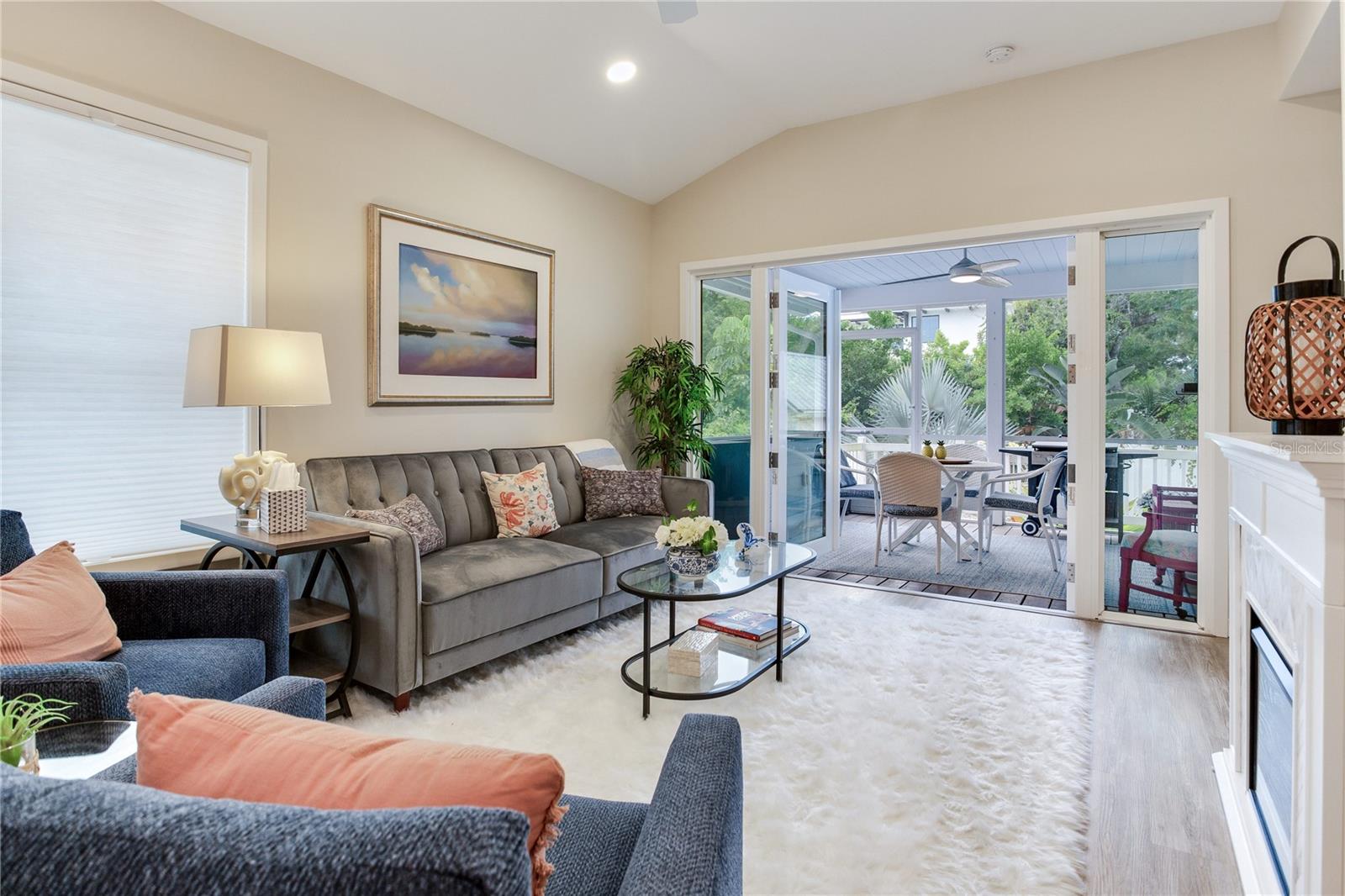 Image 28 of 61 For 652 Ohio Place