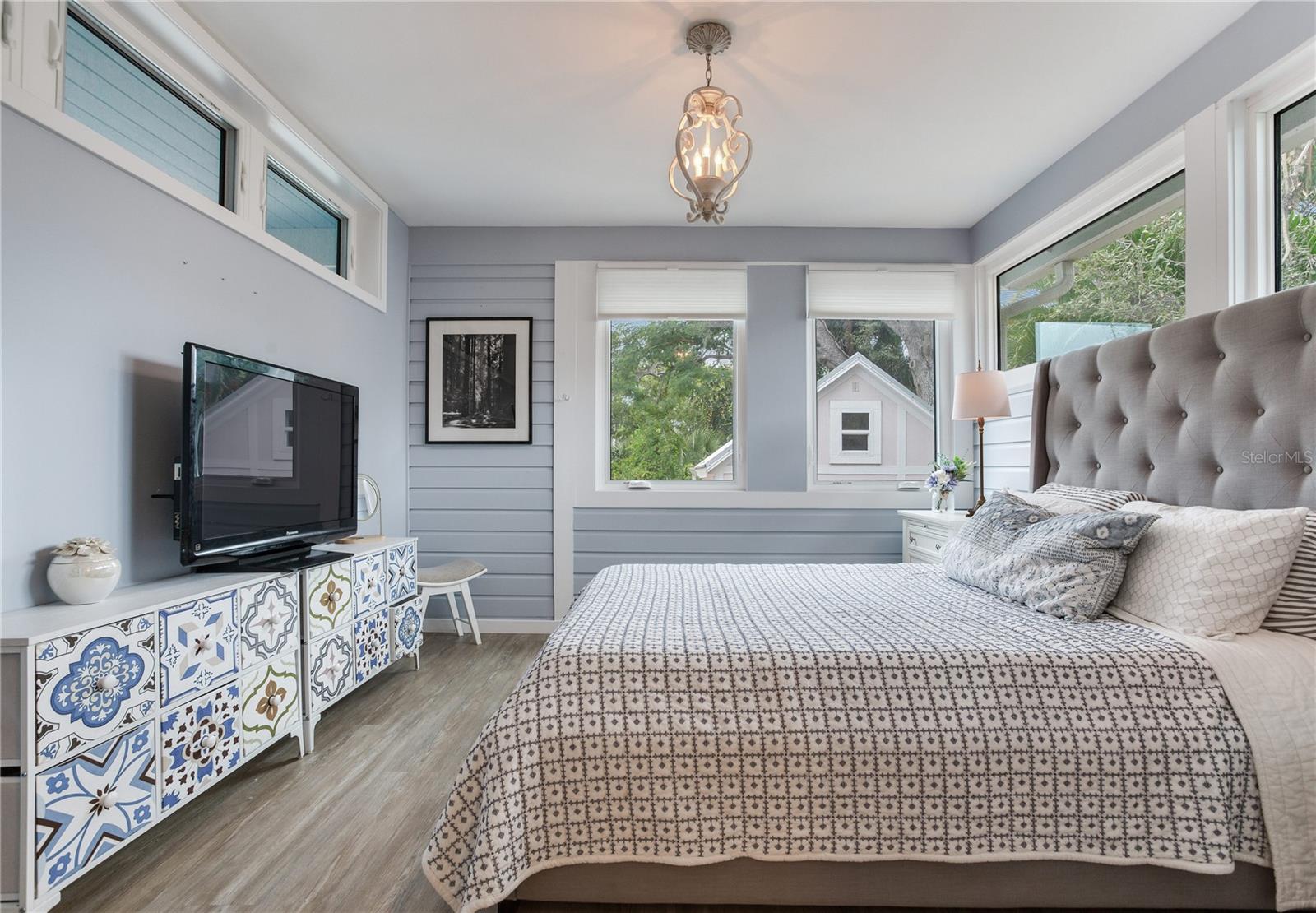 Image 33 of 61 For 652 Ohio Place