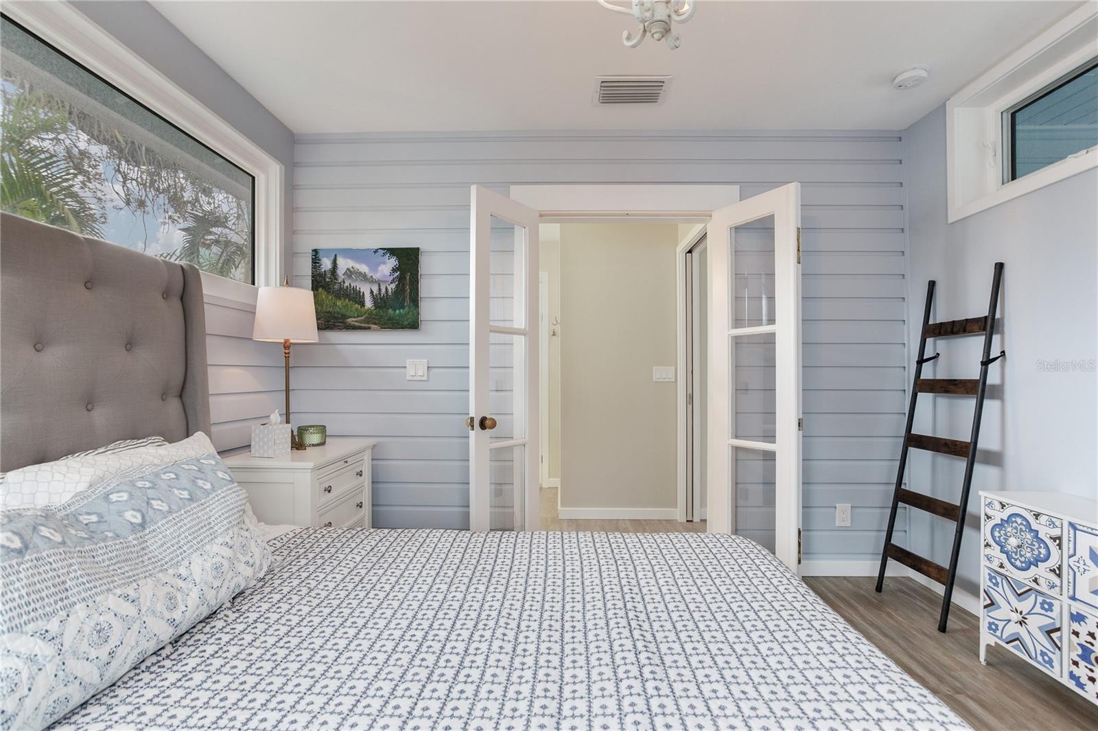 Image 34 of 61 For 652 Ohio Place