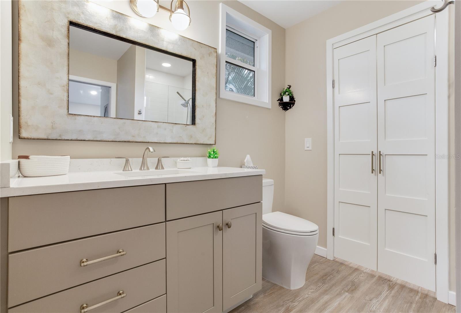 Image 35 of 61 For 652 Ohio Place