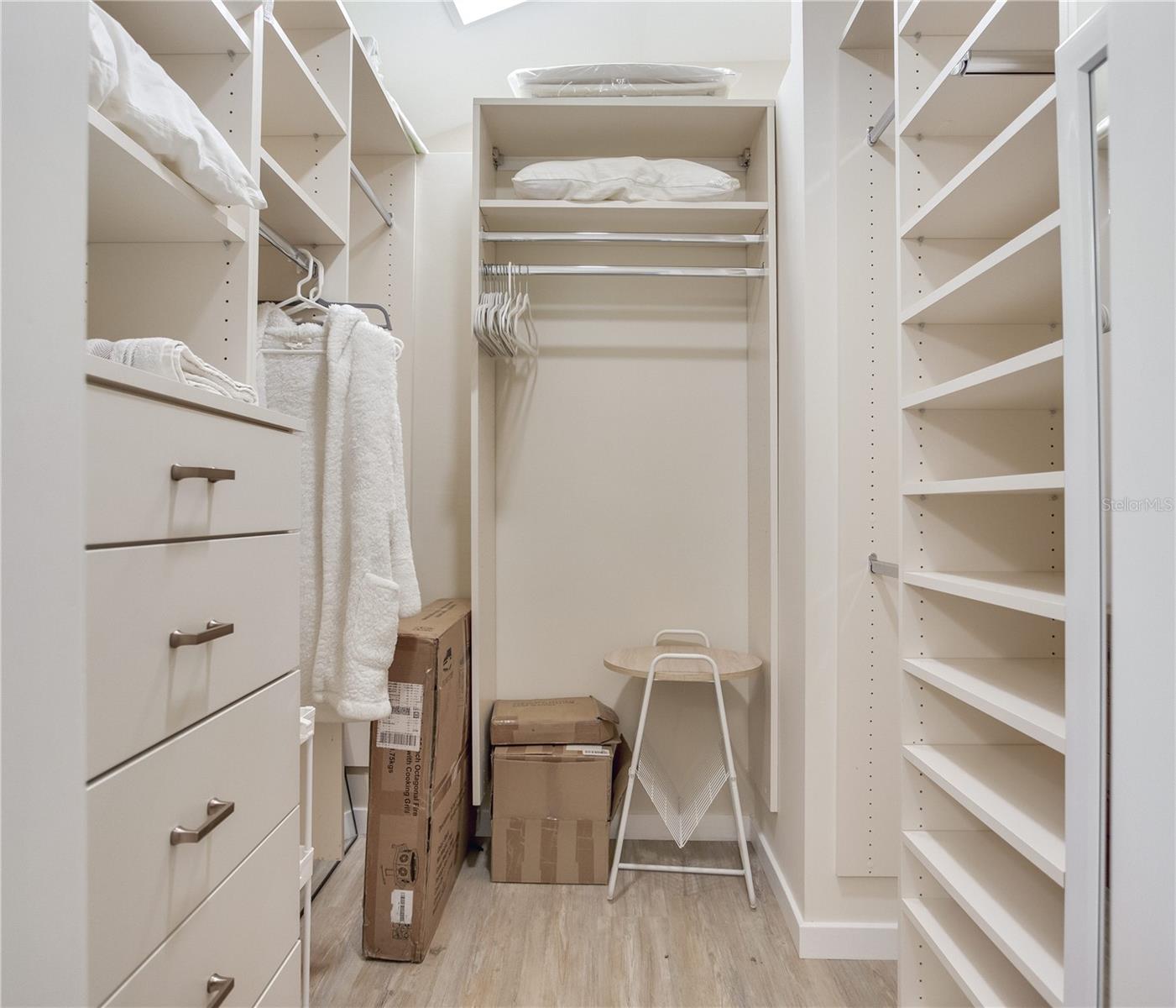 Image 37 of 61 For 652 Ohio Place