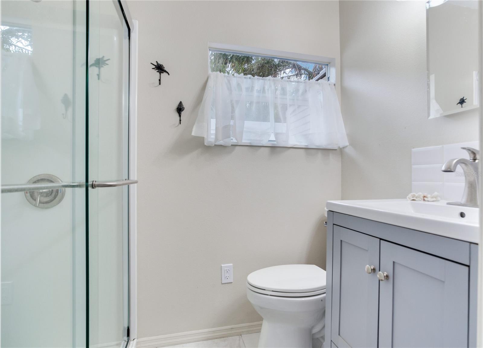 Image 43 of 61 For 652 Ohio Place