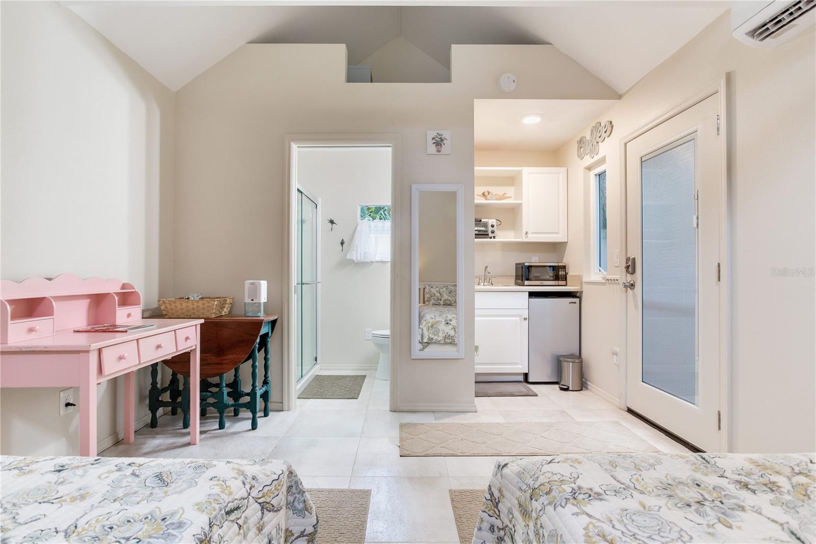 Image 44 of 61 For 652 Ohio Place