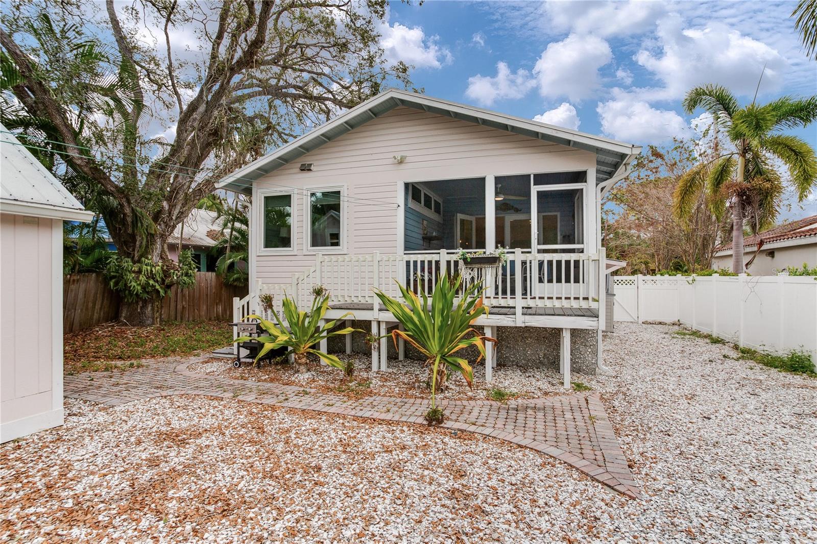 Image 46 of 61 For 652 Ohio Place