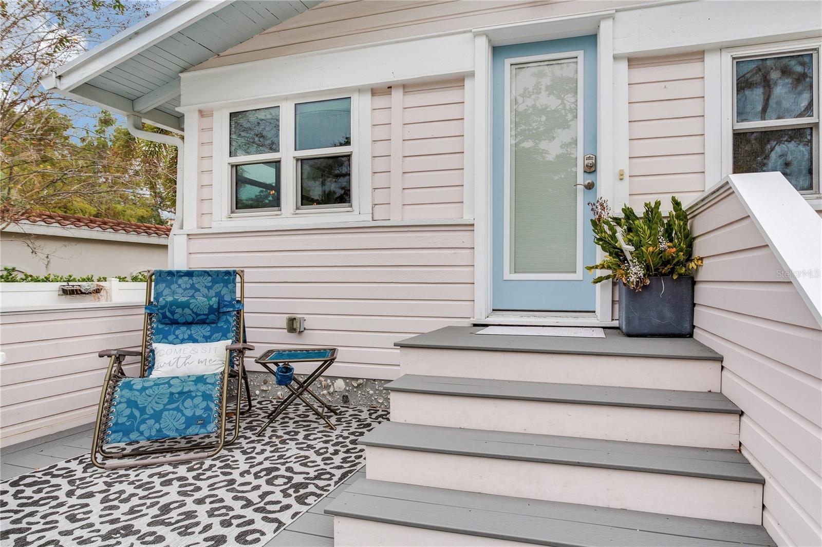 Image 5 of 61 For 652 Ohio Place