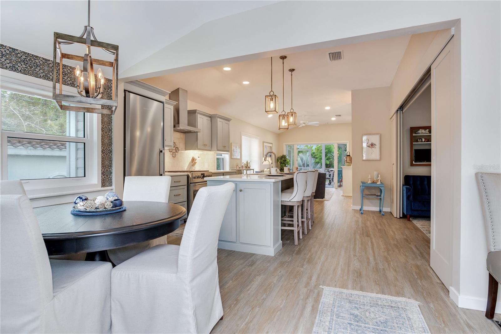 Image 6 of 61 For 652 Ohio Place