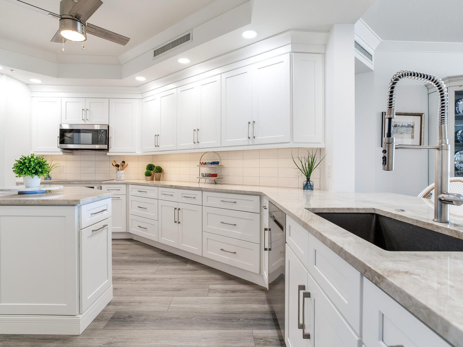 Image 17 of 50 For 15208 Gulf Boulevard 408