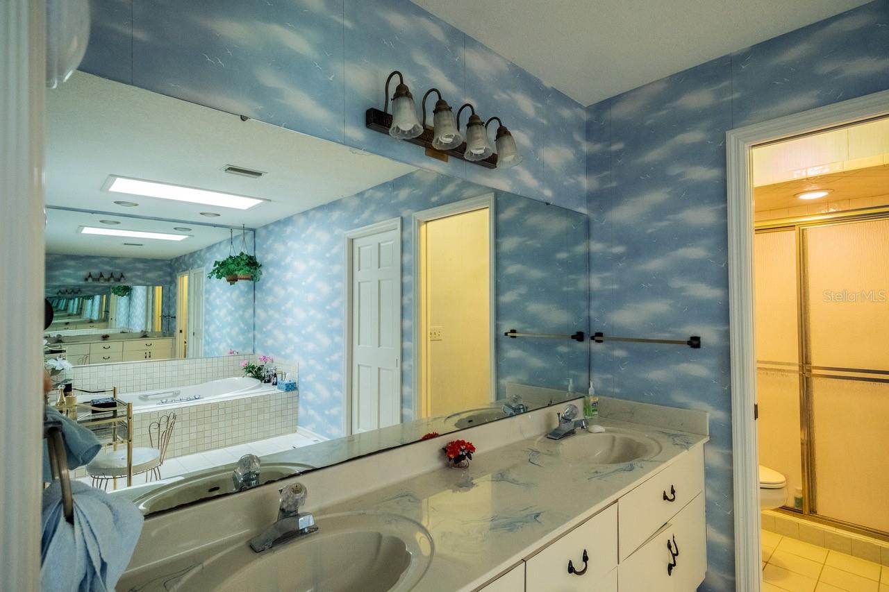 Image 11 of 30 For 958 52nd Court