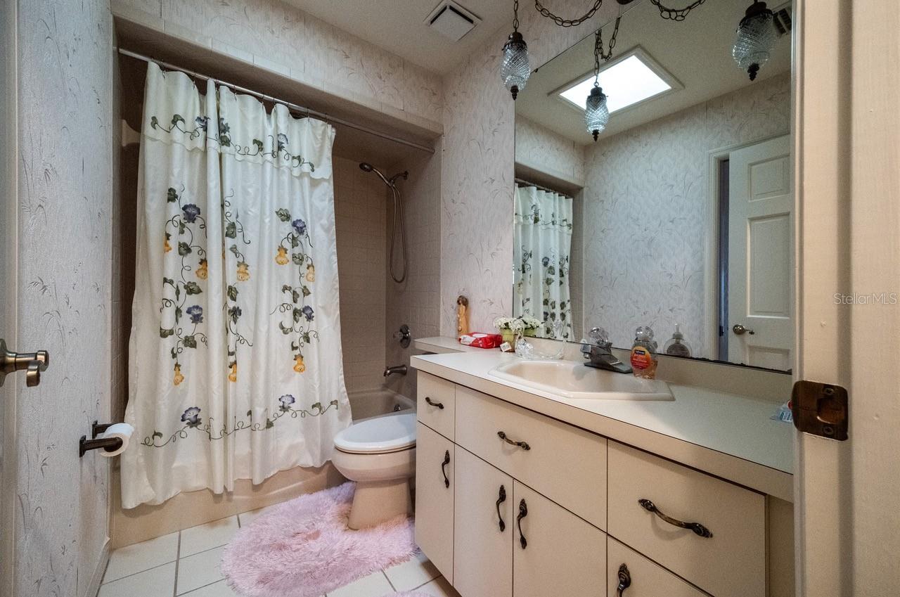 Image 13 of 30 For 958 52nd Court