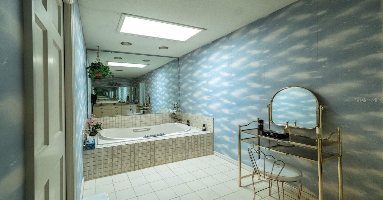 Image 15 of 30 For 958 52nd Court