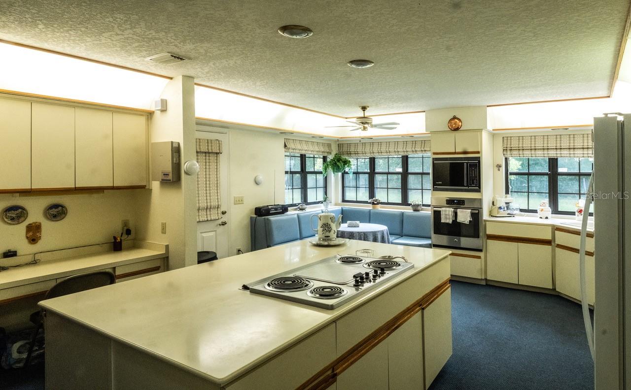 Image 19 of 30 For 958 52nd Court