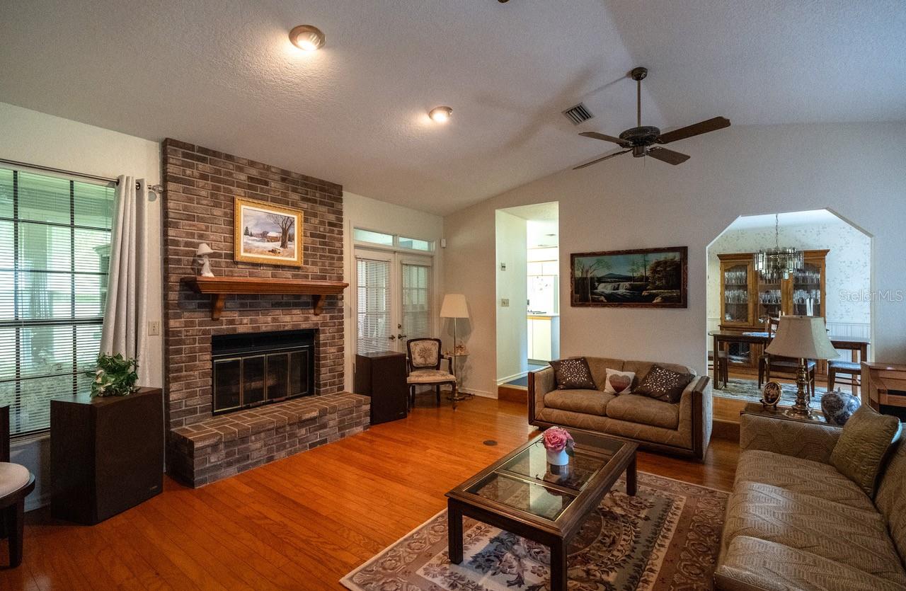 Image 20 of 30 For 958 52nd Court