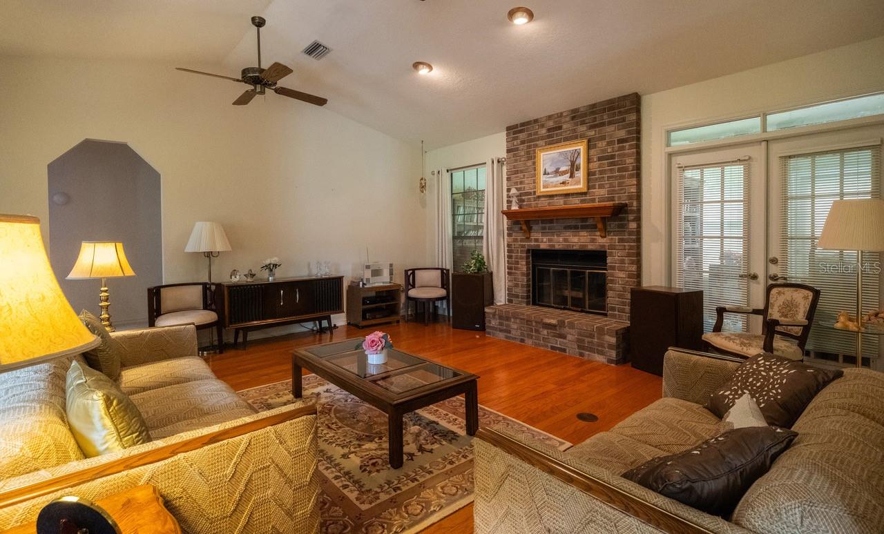 Image 22 of 30 For 958 52nd Court