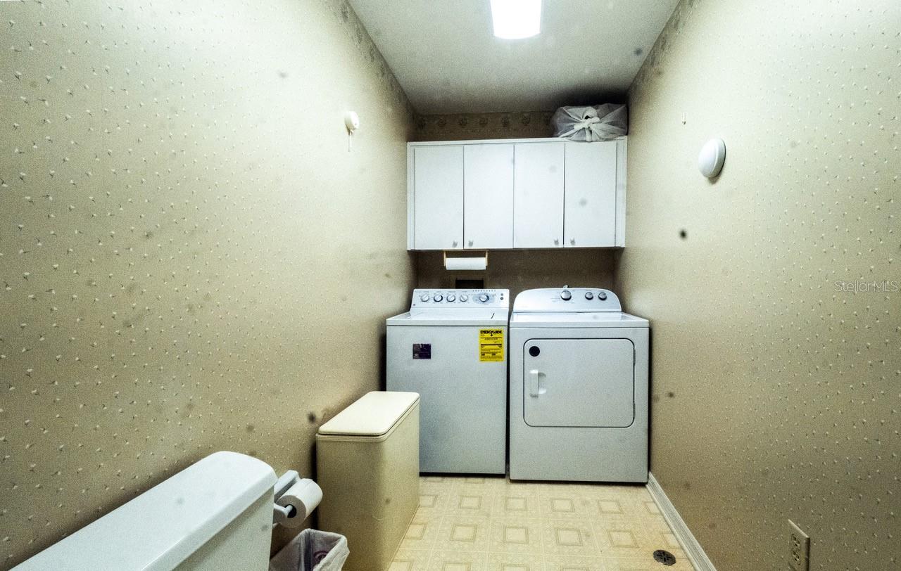 Image 23 of 30 For 958 52nd Court