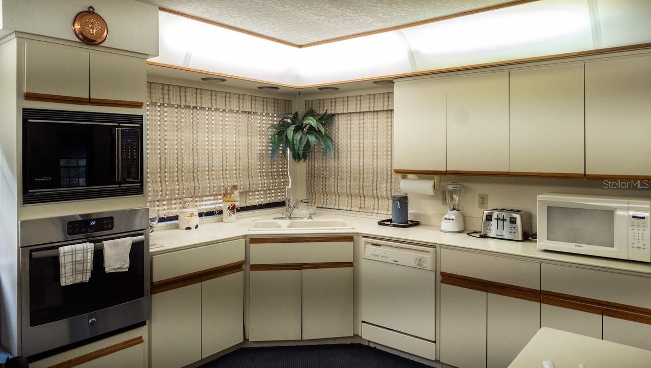 Image 27 of 30 For 958 52nd Court