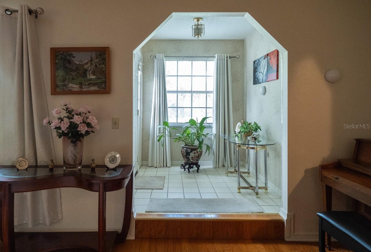 Image 4 of 30 For 958 52nd Court